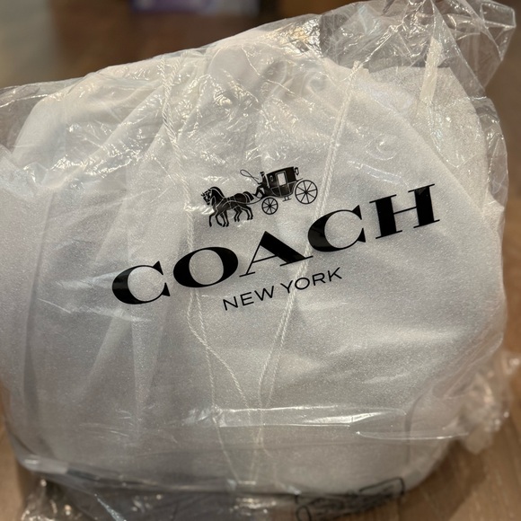 Coach Black Kisslock Large Frame Shoulder Bag with Gold Hardware - Picture 10 of 11